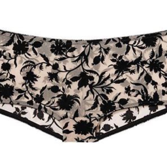 VICTORIA'S SECRET SHORTIE PANTY - Picture 1 of 1